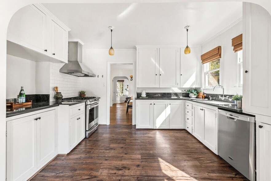 Building Photo - 2327 Midvale Ave