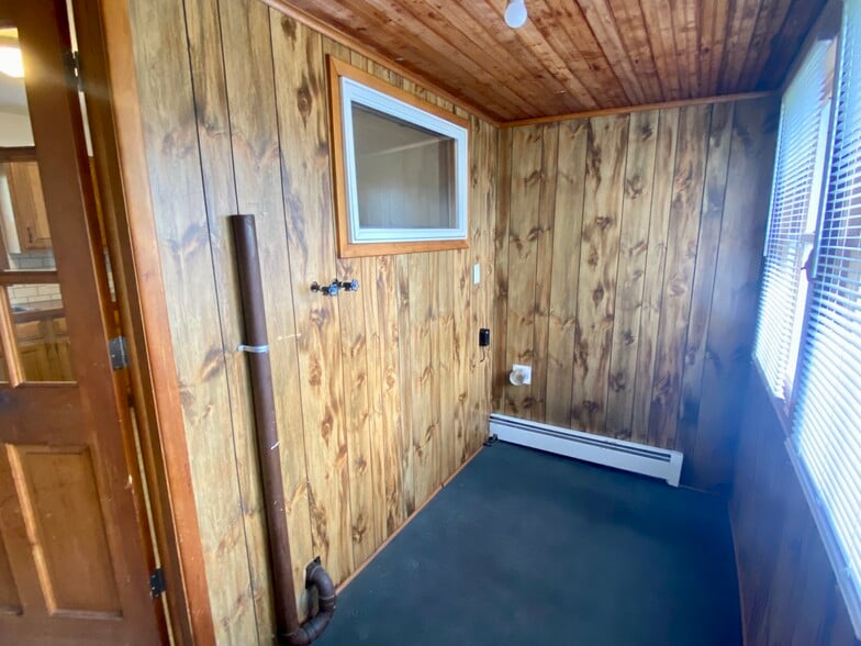 Laundry Room - 638 Grier St
