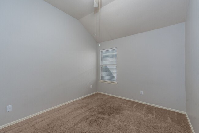 Building Photo - 32015 Sue Ln