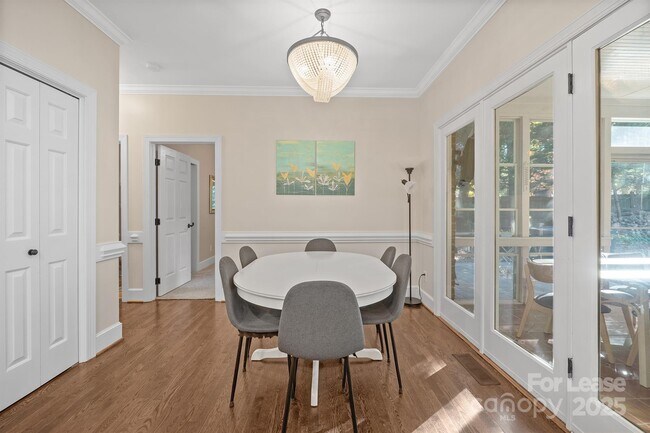 Building Photo - 16516 Plantation Woods Dr