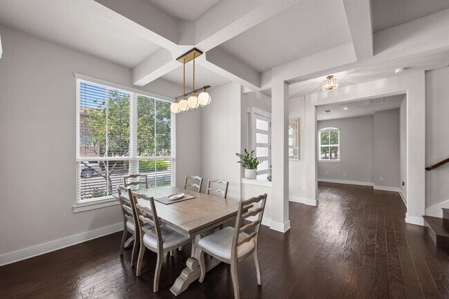 Building Photo - 915 Banyon St