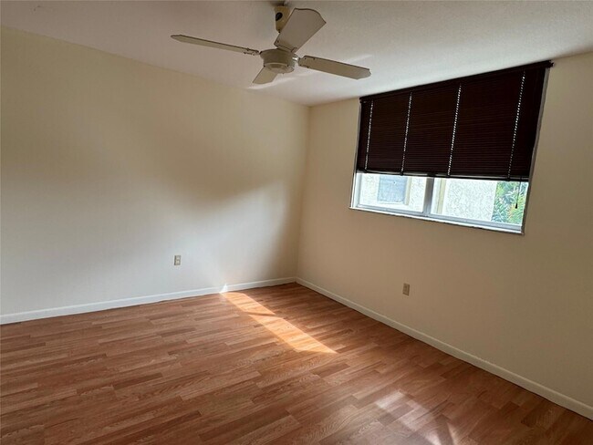 Building Photo - 1810 N Lauderdale Ave