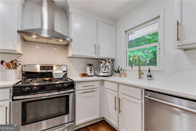 Building Photo - 2357 Cortez Way NE