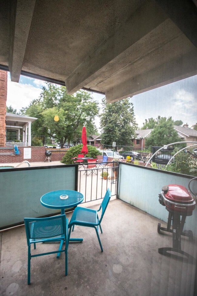 Building Photo - Caravelle Apartments