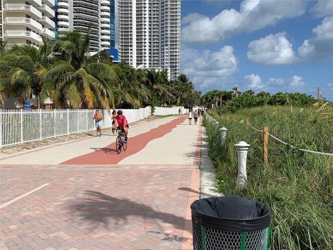 Building Photo - 6039 Collins Ave