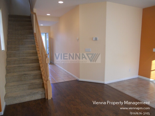 Building Photo - Cute Home for Rent in Roseville!