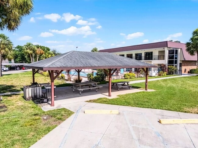 Building Photo - 2bd 2bath newly remodeled townhouse - Avai...