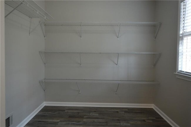 Building Photo - 5045 Spalding Dr