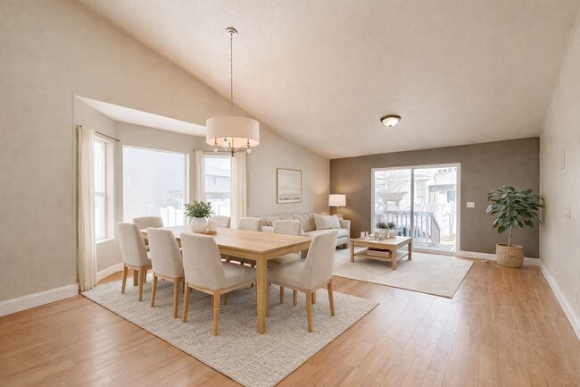 Building Photo - 5 bed 3 bath home in quiet neighborhood!