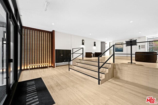 Building Photo - 949 Kings Rd