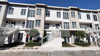 Building Photo - 10245 NW 63rd Terrace