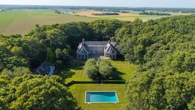 Building Photo - 662-672 Noyac Path