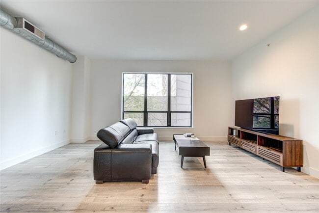 Building Photo - 1901 Post Oak Blvd