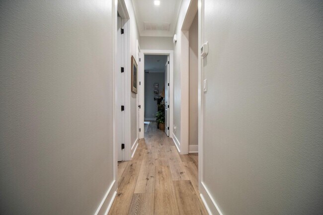 Building Photo - 154 Caraway Dr