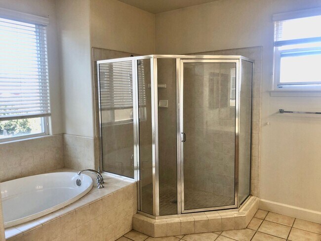 Building Photo - 4 br, 2.5 bath House - 205 Vista Del Rio Ct.