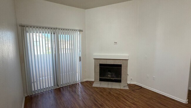 Building Photo - 855 N Stephanie St