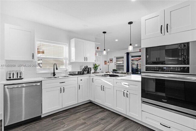 Building Photo - 6661 Freedom St