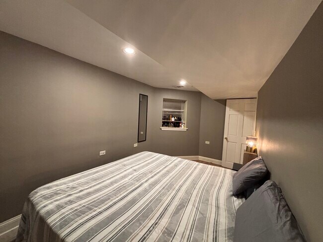 Bedroom - 4871 N Magnolia Ave