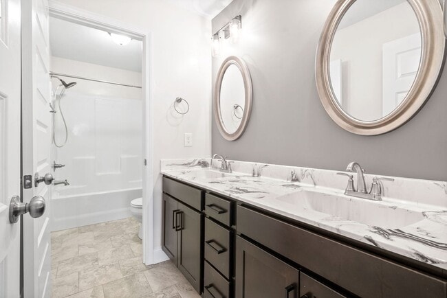 Building Photo - Pet Friendly Four Bedroom!