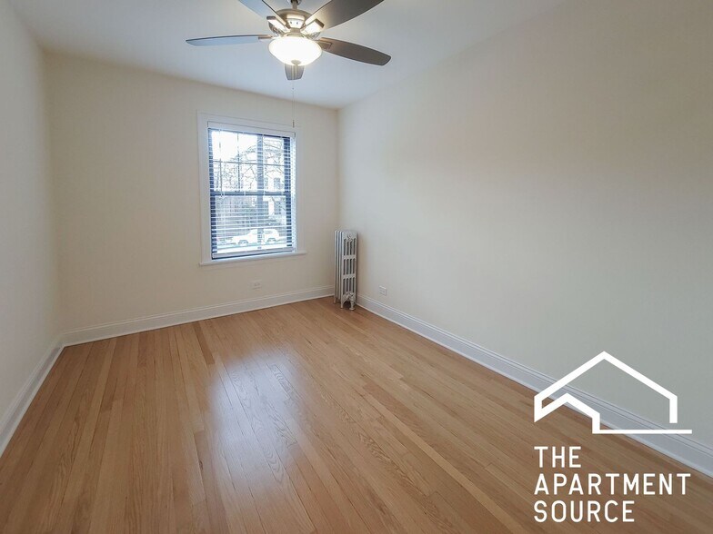 Building Photo - 4506 N Ashland Ave