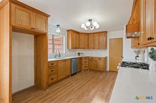 Building Photo - 2305 N 15th St