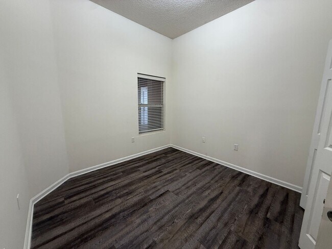 Building Photo - Lovely 2/2 in Villa Beauclerc