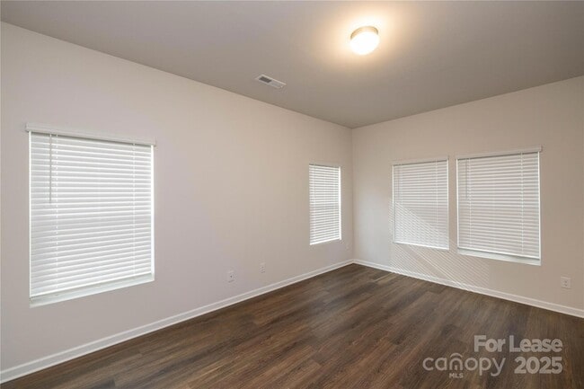 Building Photo - 148 S Bell Ave