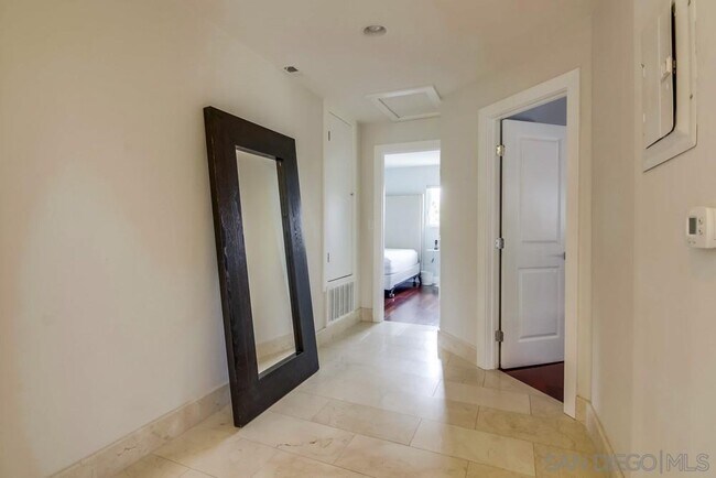 Building Photo - 657 Westbourne St