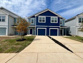 Building Photo - Brand New 3 Bd 2.5 Full Bath Townhouse Near UTSA & LaCantera