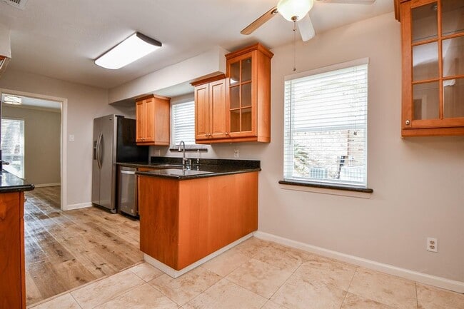 Building Photo - 10706 Inwood Dr
