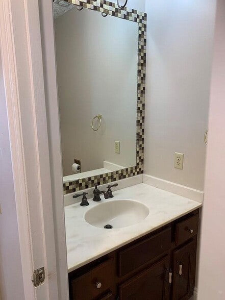 Building Photo - 102 Buccaneer Dr