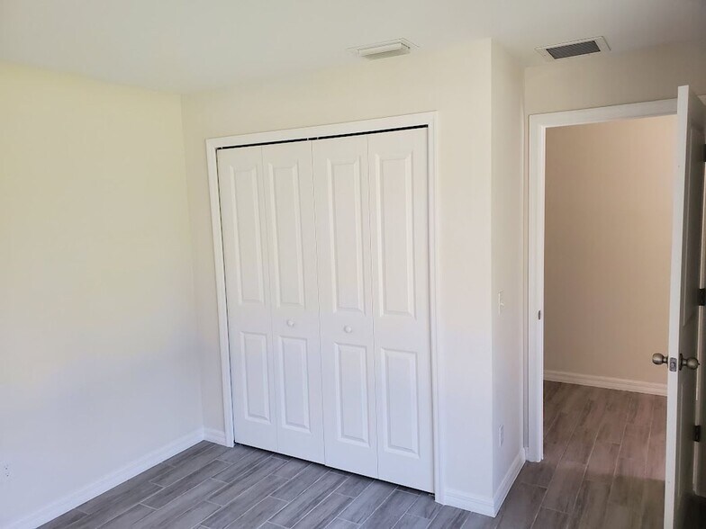 Building Photo - Coming Soon Newer 3x2 Duplex Unit