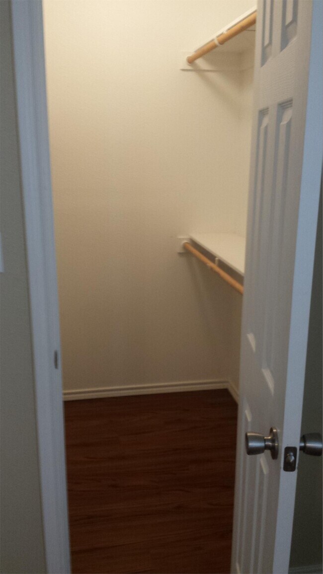 Building Photo - 308 N Cleburne Whitney Rd