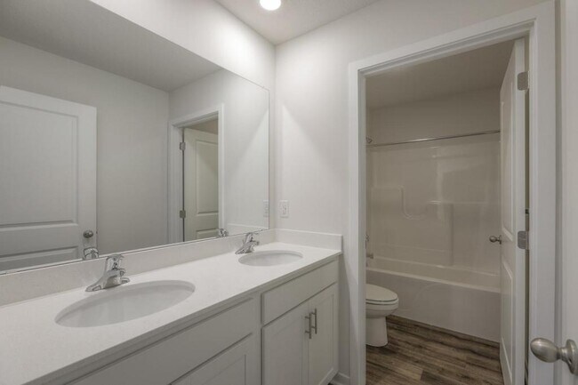 Building Photo - 1611 Maci St