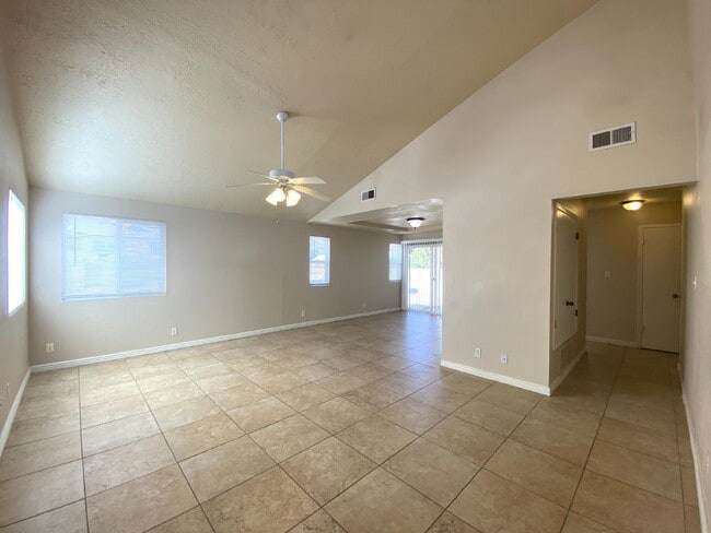 Building Photo - CUTE and COZY - MUST SEE HOME