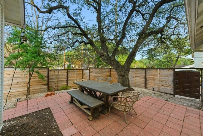 Building Photo - 1601 Alta Vista Ave