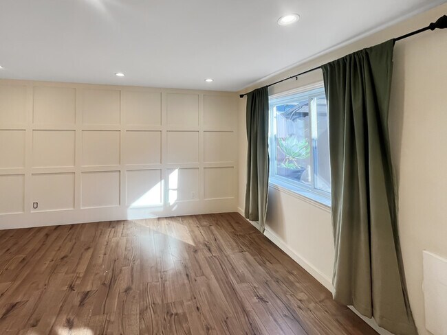 Building Photo - 2 Houses, 1 Price. Nicely Updated Single Family Home with ADU