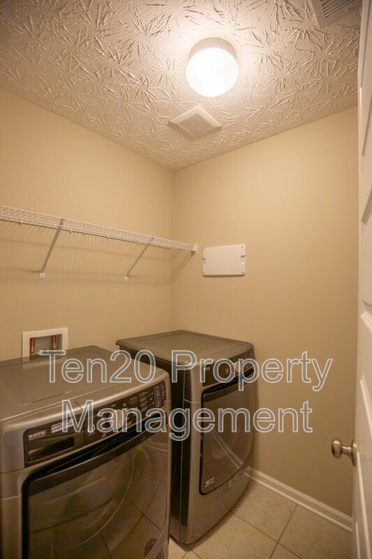 Building Photo - 6061 Townes Way