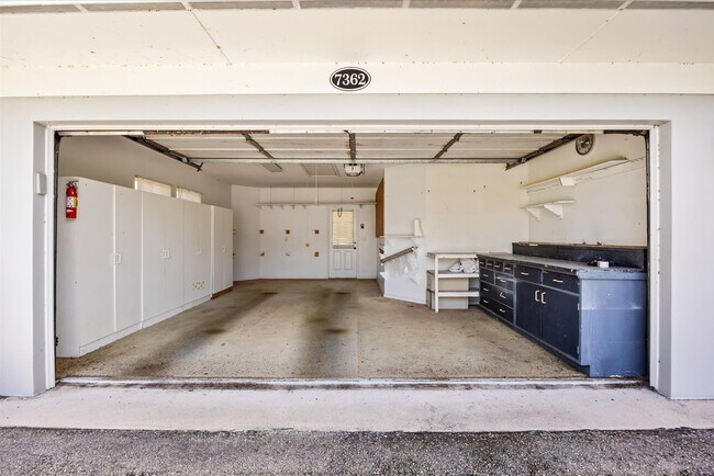 Building Photo - 7362 Pine Creek Way