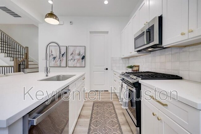 Building Photo - 2828 Versailles Oak Ln