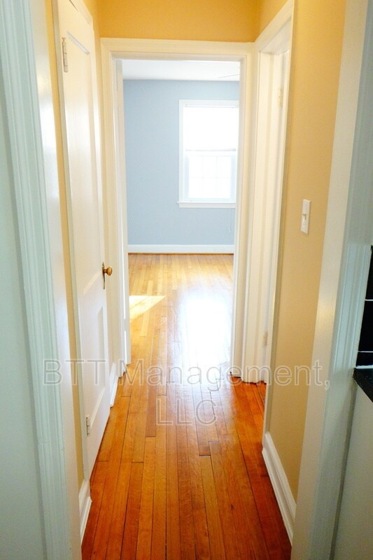 Building Photo - 812 Greenwood Cir