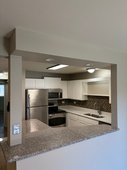 Building Photo - 1332 Geneva Dr