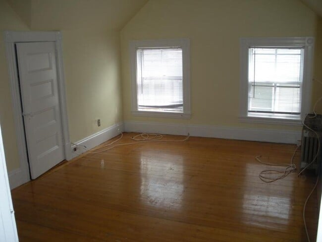 Building Photo - 4-Bed Brighton Center JUNE2026