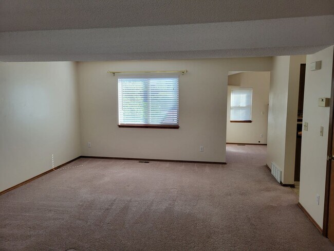 Building Photo - 8155 Tulip Tree Ct