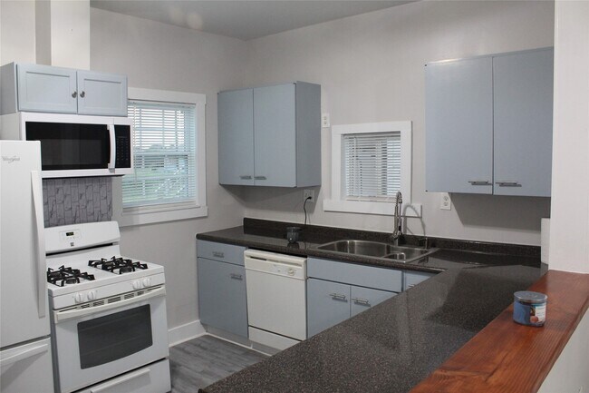 Building Photo - 4125 Avenue M