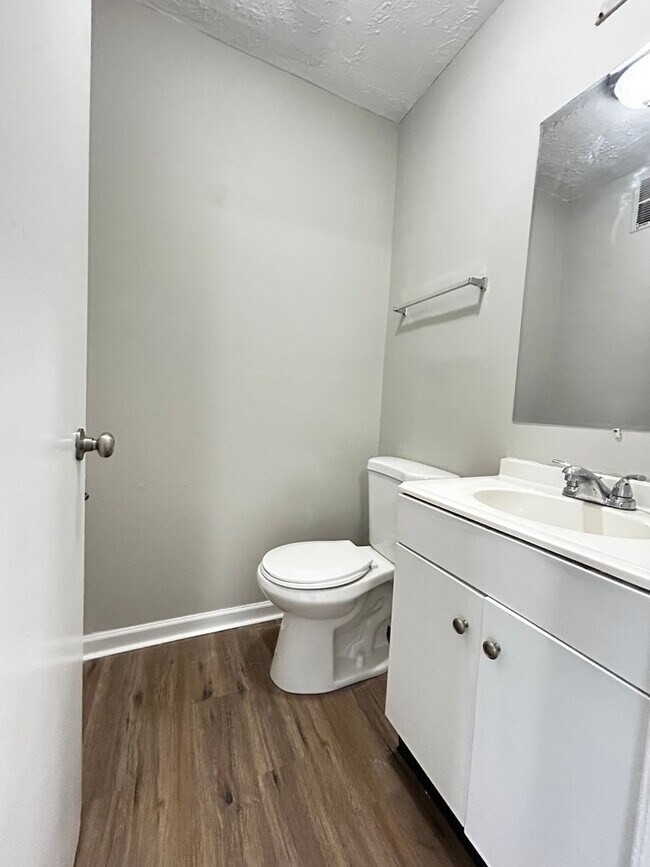 Building Photo - 408 Bainbridge Ct