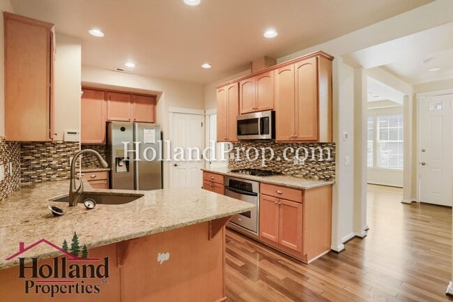 Building Photo - Excellent Condition Hillsboro Home In Great Location!