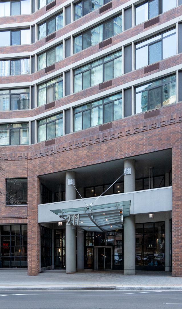 Primary Photo - Streeterville Upgraded 2b/2b High-rise Condo
