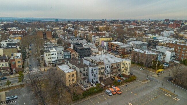 Building Photo - 242 Palisade Ave