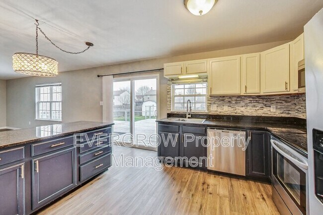 Building Photo - 1115 Spend a Buck Ct